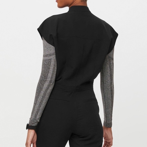 Figs Rafaela Cargo ScrubJumpsuit™
LIMITED EDITION
NEW
FIONX™
Black  WEAR FIGS - Picture 8 of 14